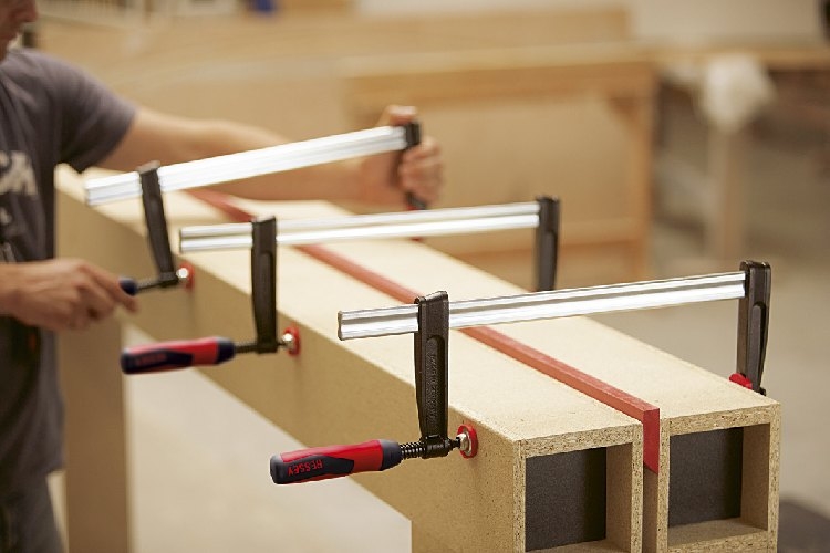 Bessey TPN40BE-2K svěrka šroubová z temperované litiny 2K rukojeť 400x175 mm