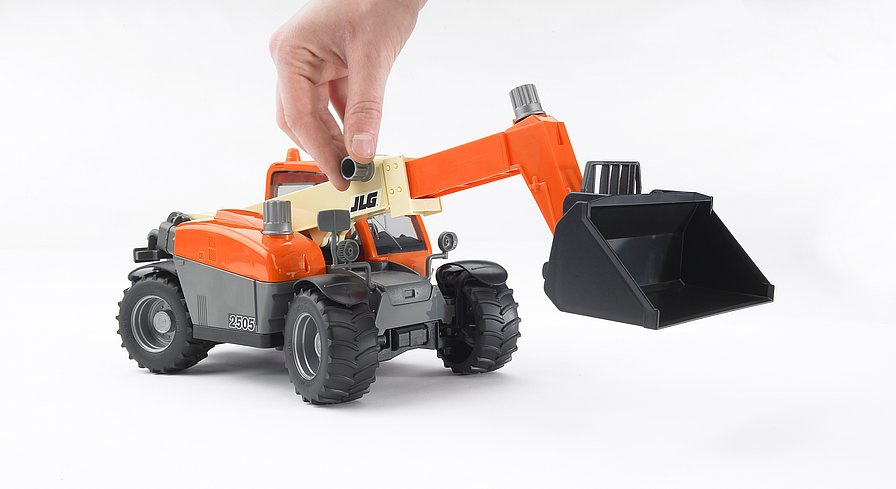 BRUDER 2140 Oranžový MANIPULÁTOR JLG 2505