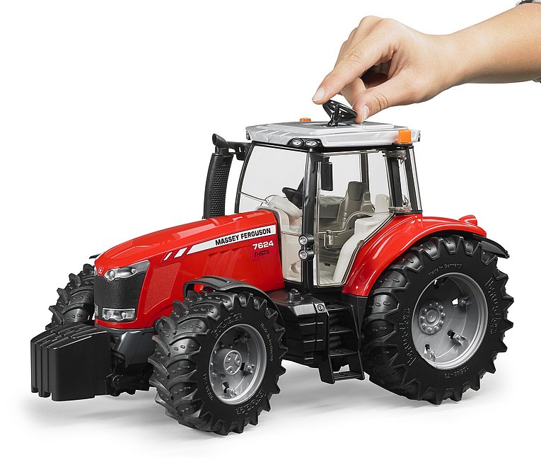 BRUDER 3046 Traktor MASSEY FERGUSON