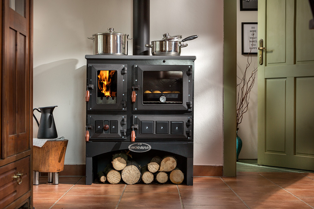 KVS Moravia VSP 9170.00 OLIVER antracit, dřevěné doplňky, ocelový rám plotny s varnými plotnami, vývod kouřovou uprostřed