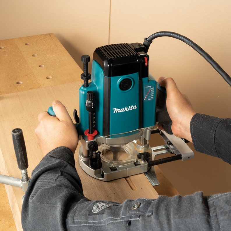 Makita RP2303FC01 fréza vrchní s regulací 2100W