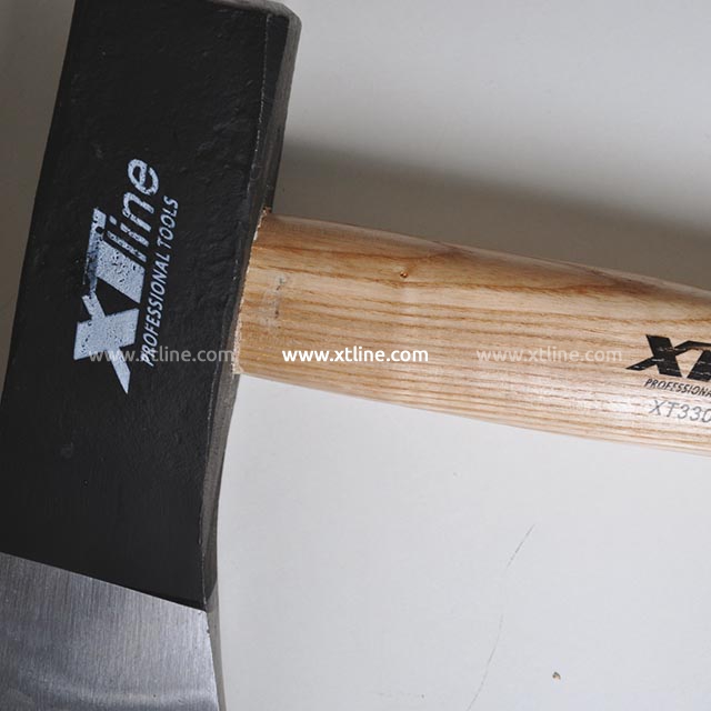 Kalač 2500g dřevěná násada XTline XT33052
