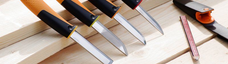 Nůž univerzální Hardware s pouzdrem 22 cm Fiskars 1023618