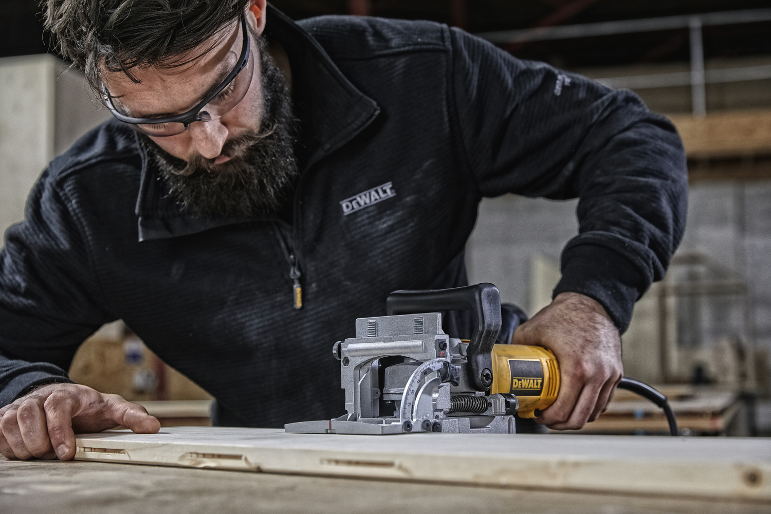 DeWALT DW682K fréza lamelovací 600W