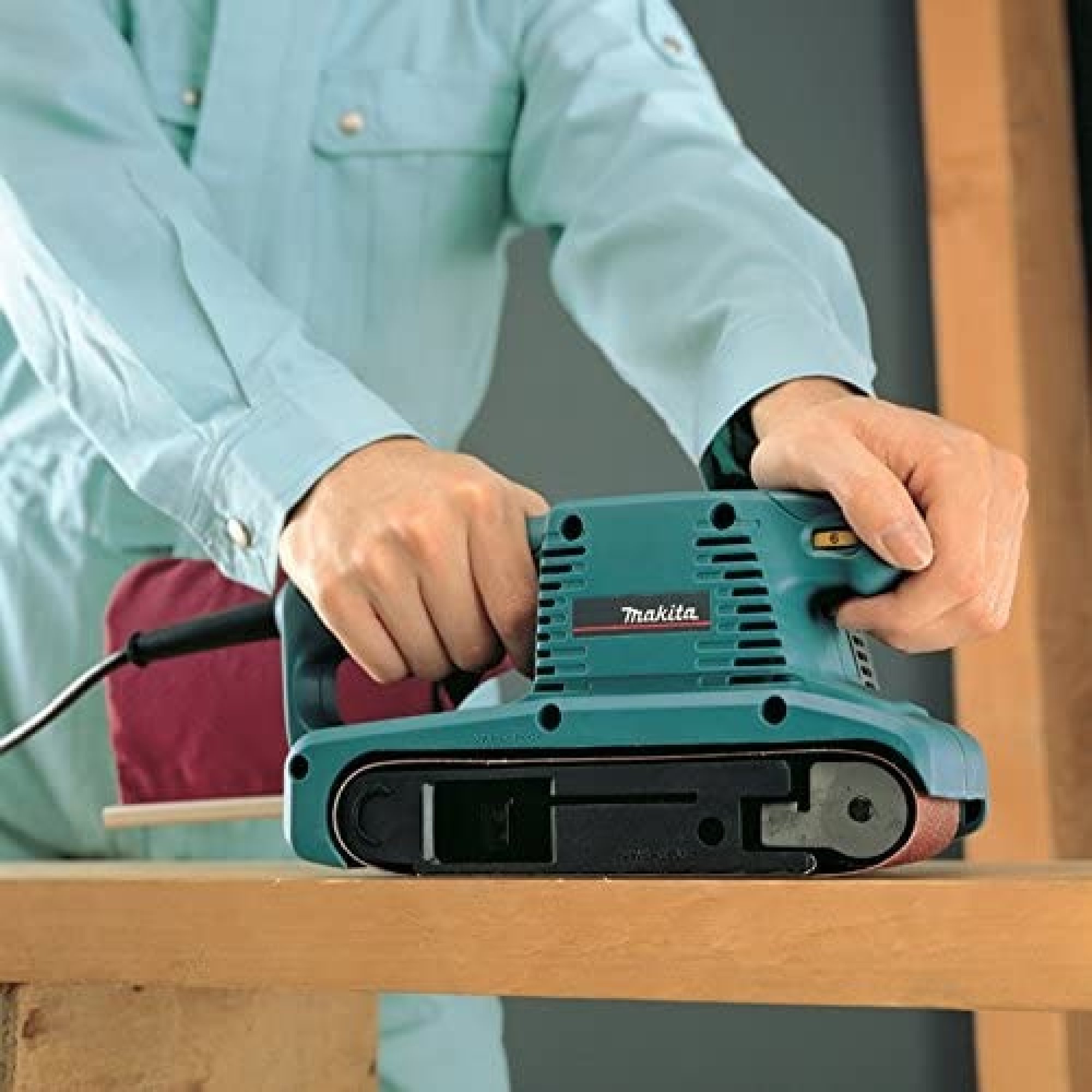 Makita 9911 bruska pásová 457x76mm, 650W
