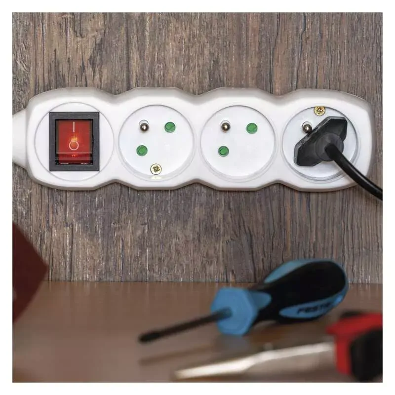 Prodlužovací kabel 3m, 4 zásuvky s vypínačem EMOS P1413