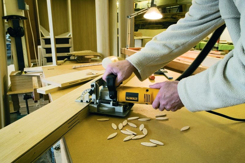 DeWALT DW682K fréza lamelovací 600W