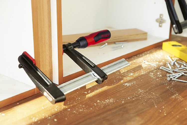 Bessey TPN40BE-2K svěrka šroubová z temperované litiny 2K rukojeť 400x175 mm