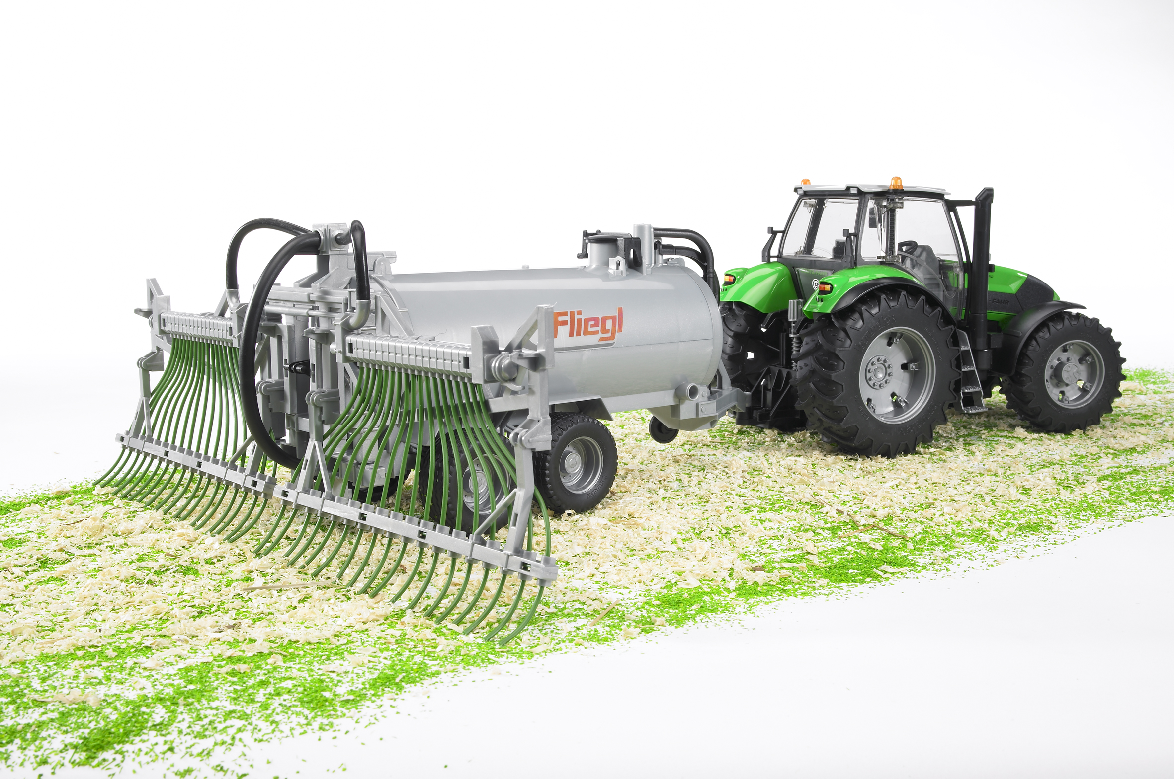 BRUDER 2020 Cisterna s postřikovačem FLIEGL BR 2020