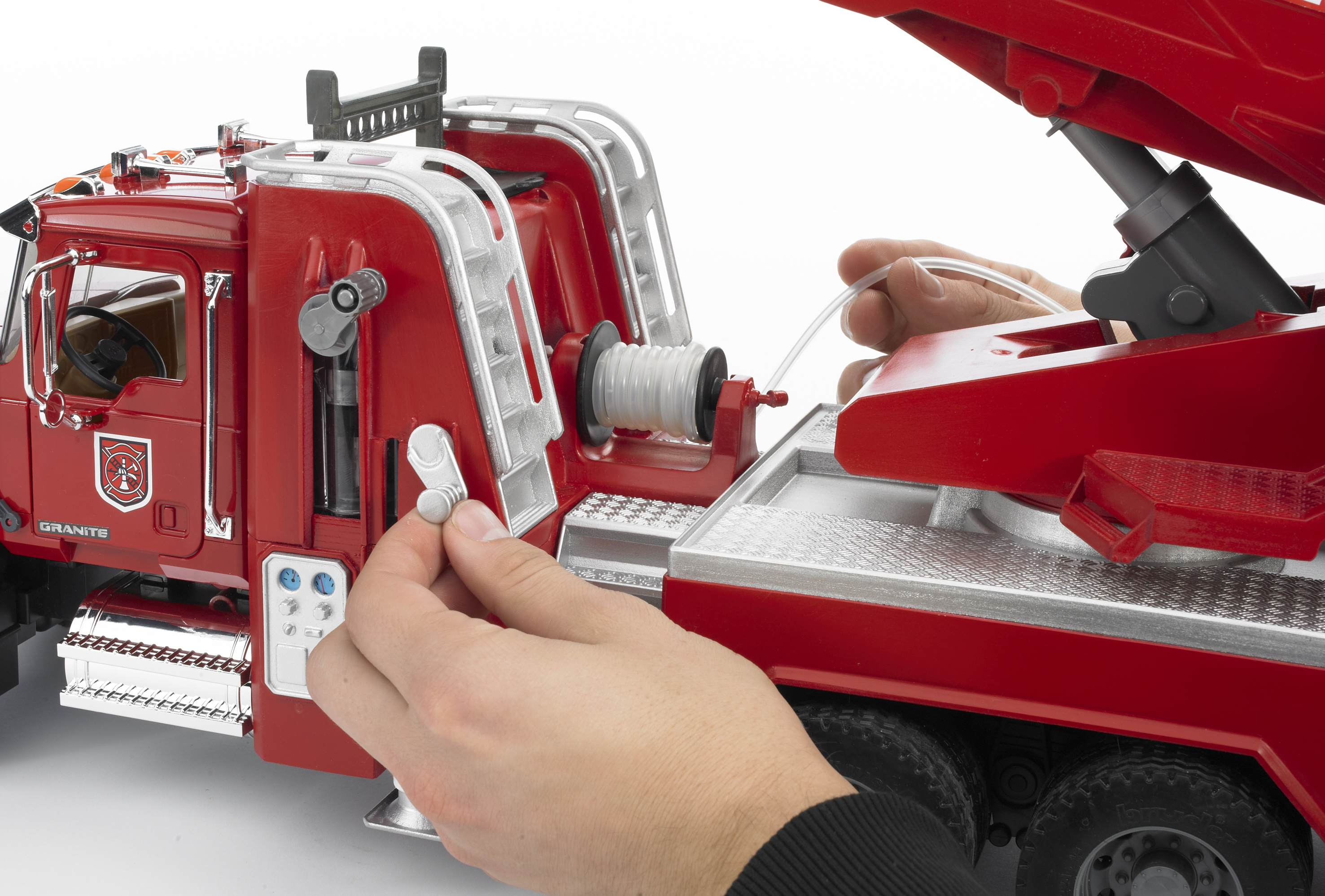 BRUDER 2821 Nákladní auto MACK Granit, požární žebřík BR 2821