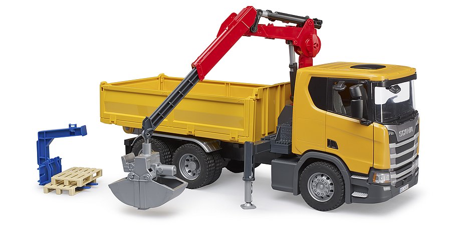 BRUDER 3551 Scania Super 560R – nákladní auto s jeřábovým ramenem a paletami