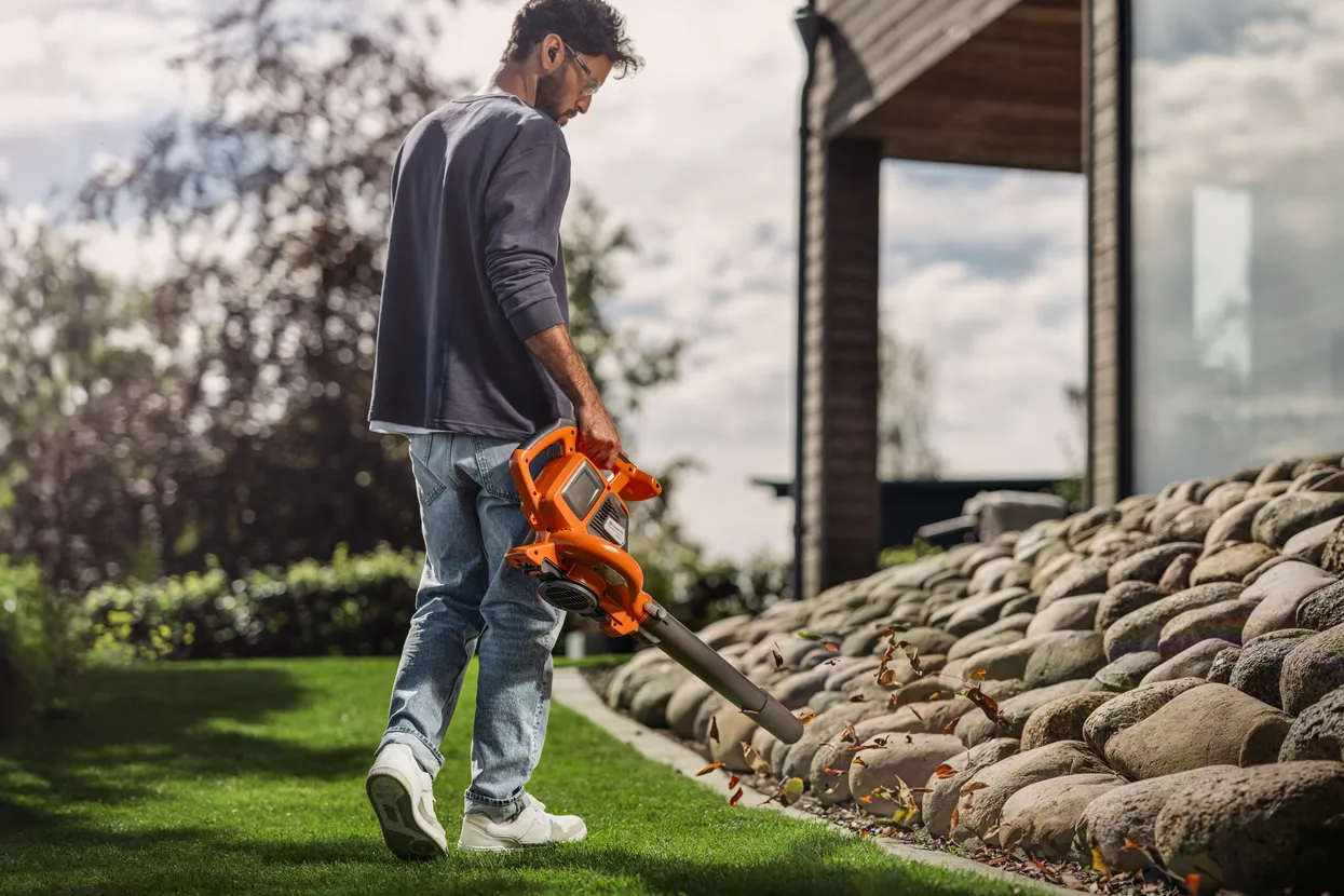 Husqvarna 120iBV foukač s akumulátorem a nabíječkou 9706498-04