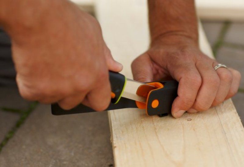 Nůž univerzální Hardware s pouzdrem 22 cm Fiskars 1023618