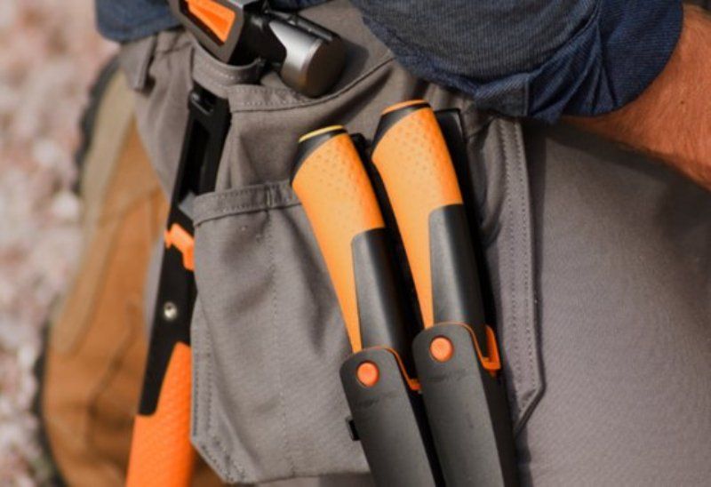 Nůž univerzální Hardware s pouzdrem 22 cm Fiskars 1023618
