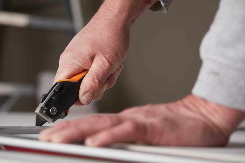 Nůž CarbonMax sádrokarton FISKARS 1027226