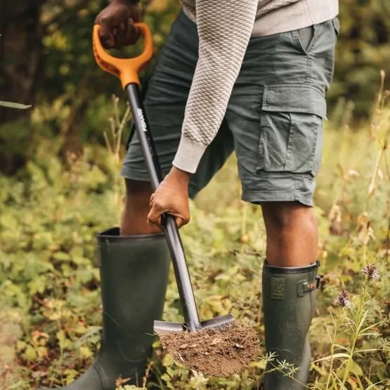 Rýč SOLID špičatý Fiskars 1066716