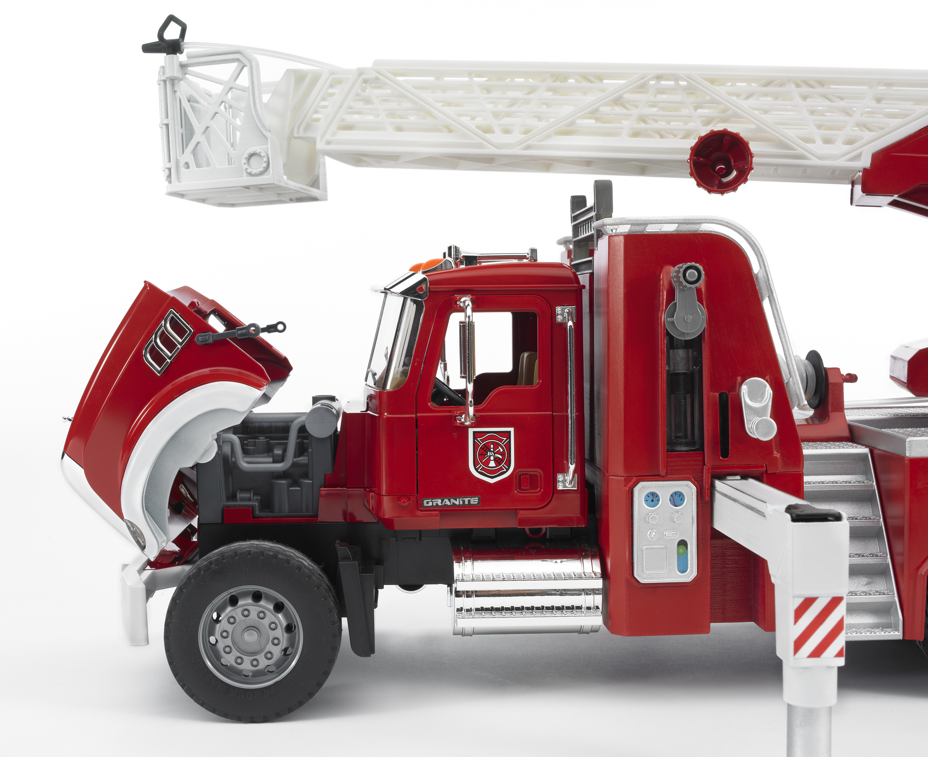 BRUDER 2821 Nákladní auto MACK Granit, požární žebřík BR 2821