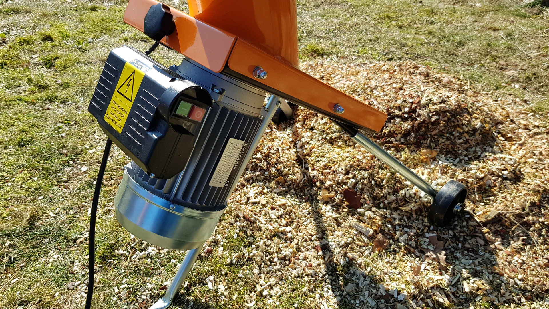 Vares Shark 2,2 kW Elektrický drtič zahradního odpadu